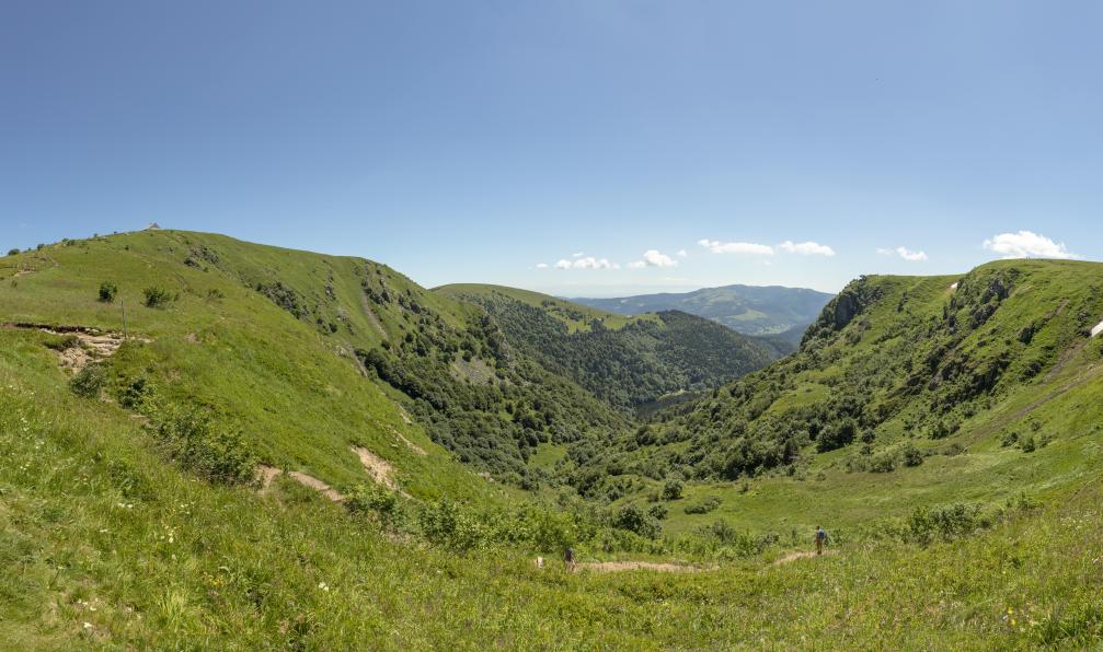 travelview -  Istock -  Sommet le Hoheneck à haute du Crète en Alsace; France - Tour des Hautes Vosges - 5