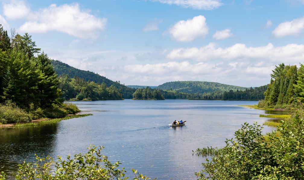 Jonas - Unsplash - Belle vue sur le lac Wapizagonke dans le parc national de la Mauricie au Canada. - Des chutes du Niagara au Quebec - 9