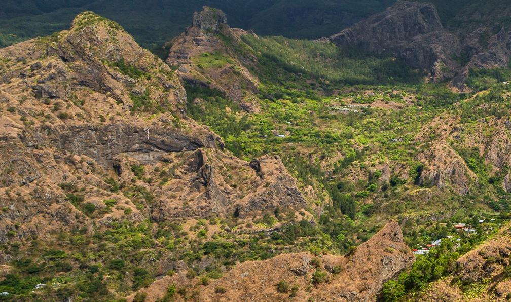 Bouton - Pascal - Les reliefs du cirque de Mafate, La Réunion - La grande traversée créole - 3