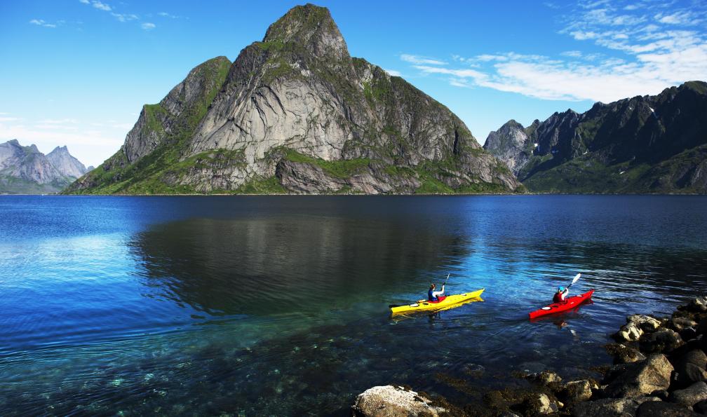 Visit Norway -  Kayak de mer à Reine, Lofoten, Norvège.  - Des fjords aux Lofoten - 6