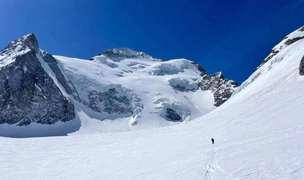 Hauer - Florian - Skieurs sur le Glacier Blanc, Ecrins, Alpes, France - La haute route des Ecrins à ski - 9