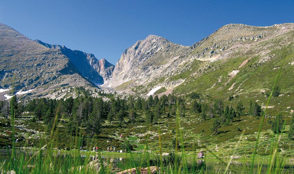 Randonneurs dans le massif du Canigou, Pyrénées. - La traversée des Pyrénées, à la carte - 4