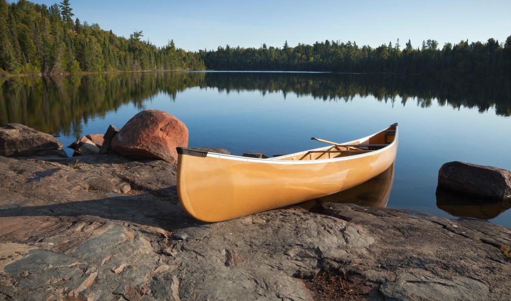 Thronberg - Daniel - Adobe Stock - Canoé au bord d'un lac au Quebec, Canada - Québec, la belle province - 4