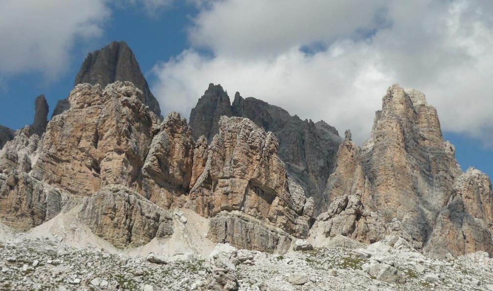 Parois calcaires aux alentours de Pian Falzarego, Cortina d'Ampezzo, Dolomites, Italie. - Le meilleur des Dolomites de Cortina - 8