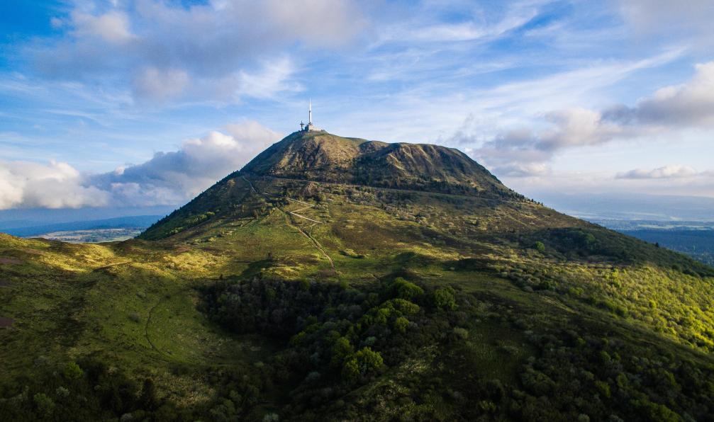 Ocni Design -  Istock -  Le puy de dôme vu du Pariou;France - Les volcans d'Auvergne en famille - 4