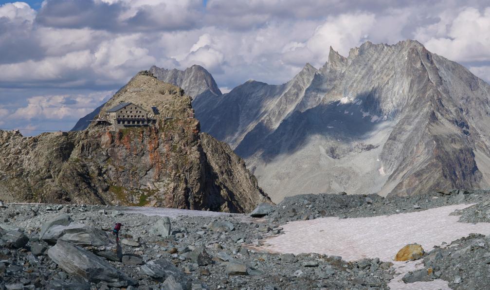 A.Pushkin - stock.adobe.com - La cabane des Vignettes, Alpes, Suisse - Le meilleur de la "Haute Route" - 3