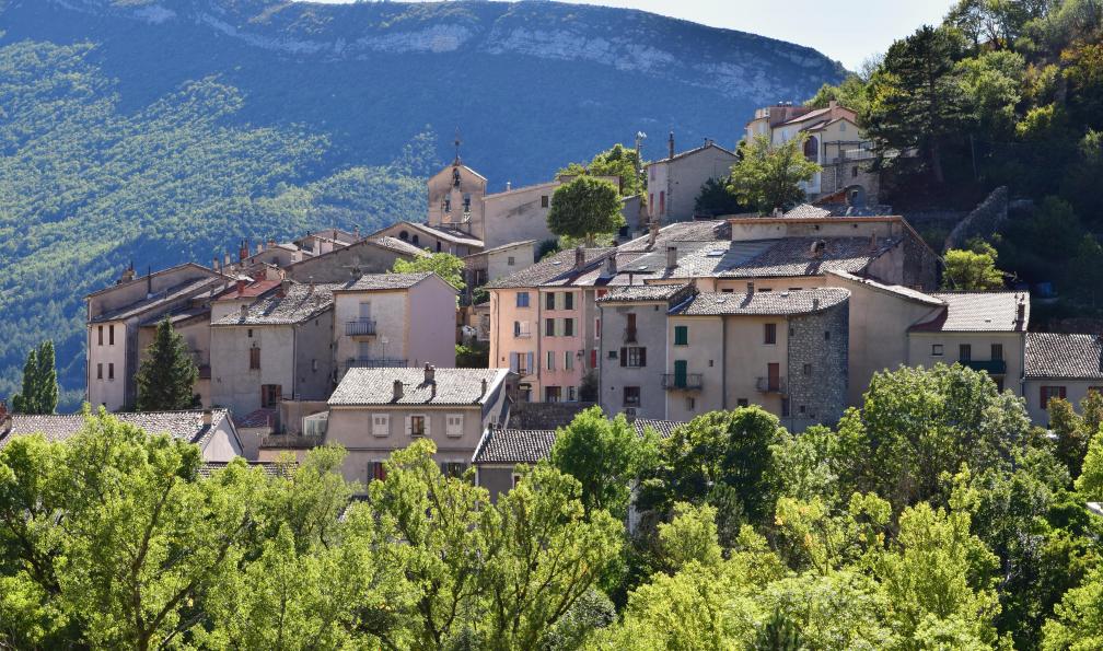 Alexis - BORG - Adobe stock - Serres, vu depuis la rive gauche du Buëch, France
 - Escapade en Baronnies Provençales - 3