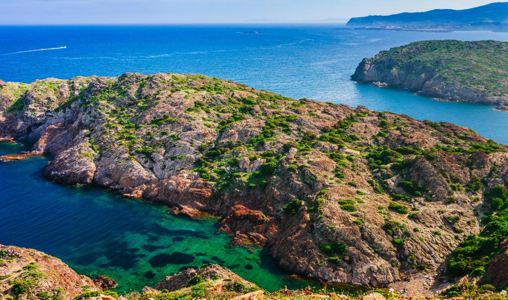 oleg_p_100 - Adobe stock - Paysage de mer avec Cap de Creus, parc naturel. Pointe orientale de l'Espagne, province de Gérone, Catalogne. Coasta Brava, Espagne - Cadaqués, 1001 calas au pays de Dali - 11