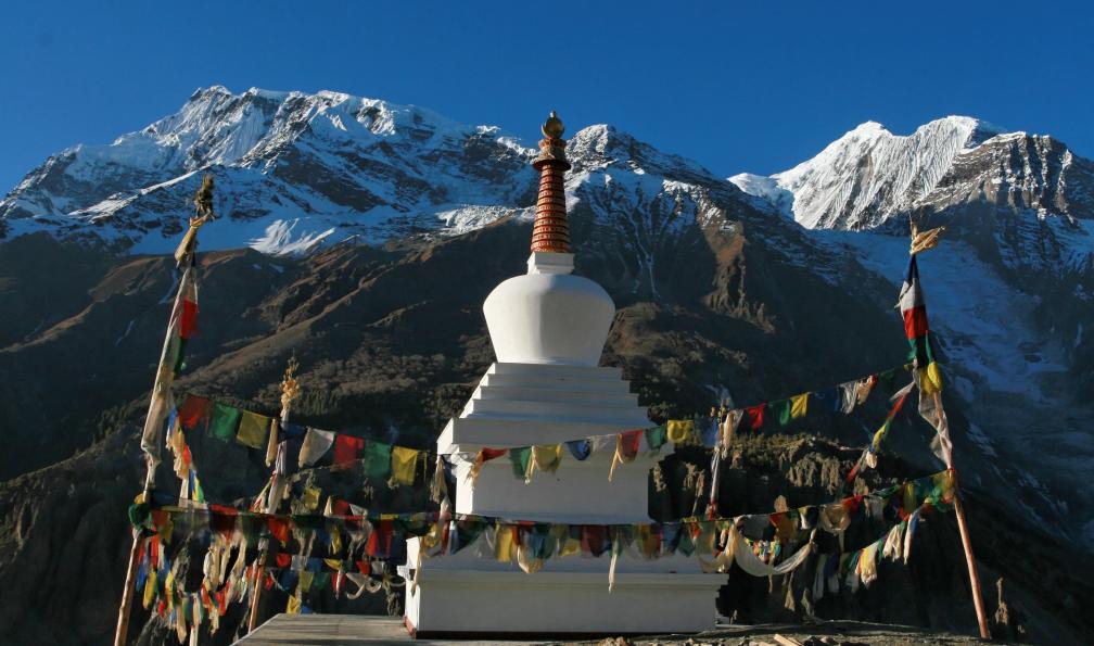 Chorten, Annapurnas III et IV vus de Manang, Népal. - La Haute Route des Annapurnas - 6