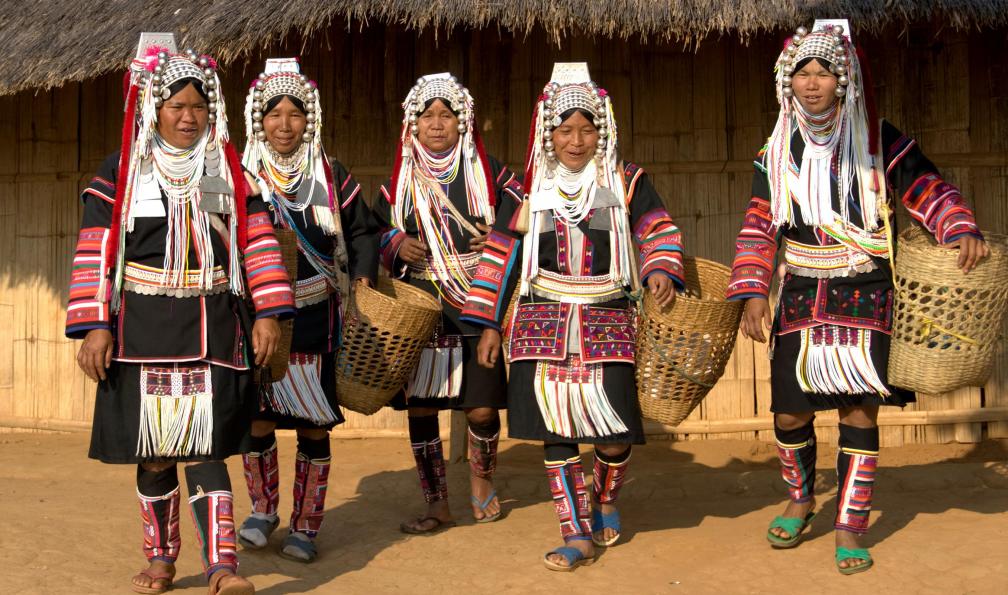 oneclearvision - istock - Groupe de femmes de l'ethnie Akha, Laos - Tribus cachées du Nord-Laos - 6