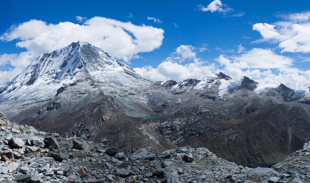 makasana photo - Adobe stock - Vue panoramique de la Cordillera Blanca dans les Andes avec vue sur le Ranrapalca, Ishinca, Chinchey et autres sommets, Pérou - Insolite Cordillère Blanche (confort) - 6