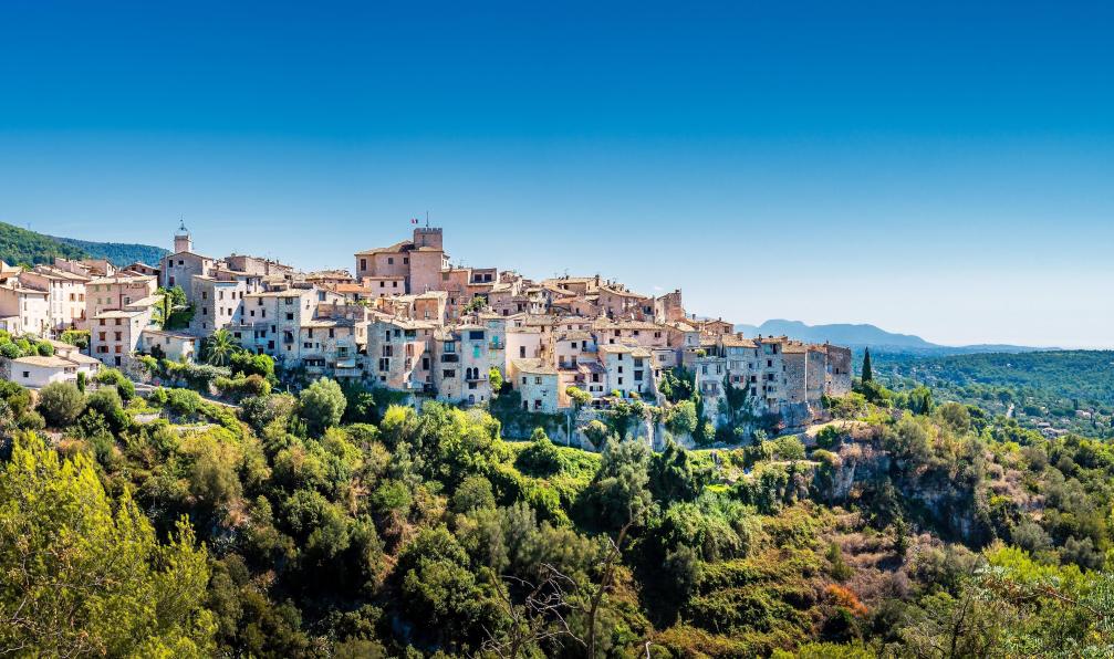 Fighiera - Laurent - Shutterstock - Le village de la Tourette sur Loup , Côte d'Azur France - Côte d'Azur, itinérance des cimes à la mer - 3