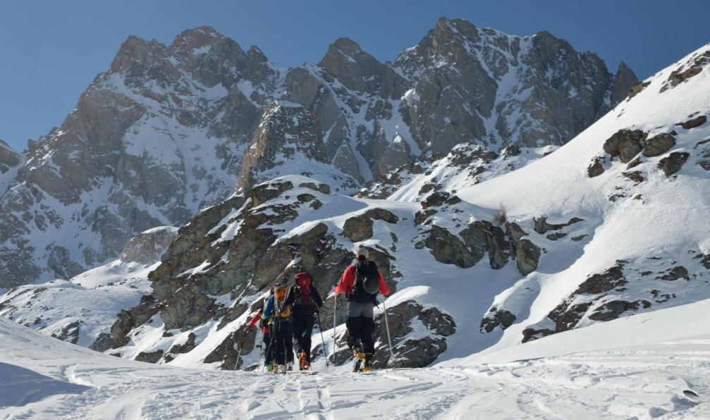 Mazet - Philippe - Groupe de skieurs dans le vallon de mary;France - Les "3000" de l'Ubaye au Queyras - 5