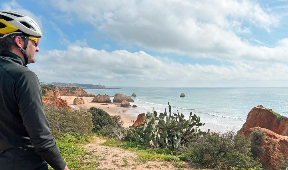 Eurofun - Cycliste sur la cote vue Ria d'Aveiro, Portugal - De Porto à Lisbonne à vélo - 2