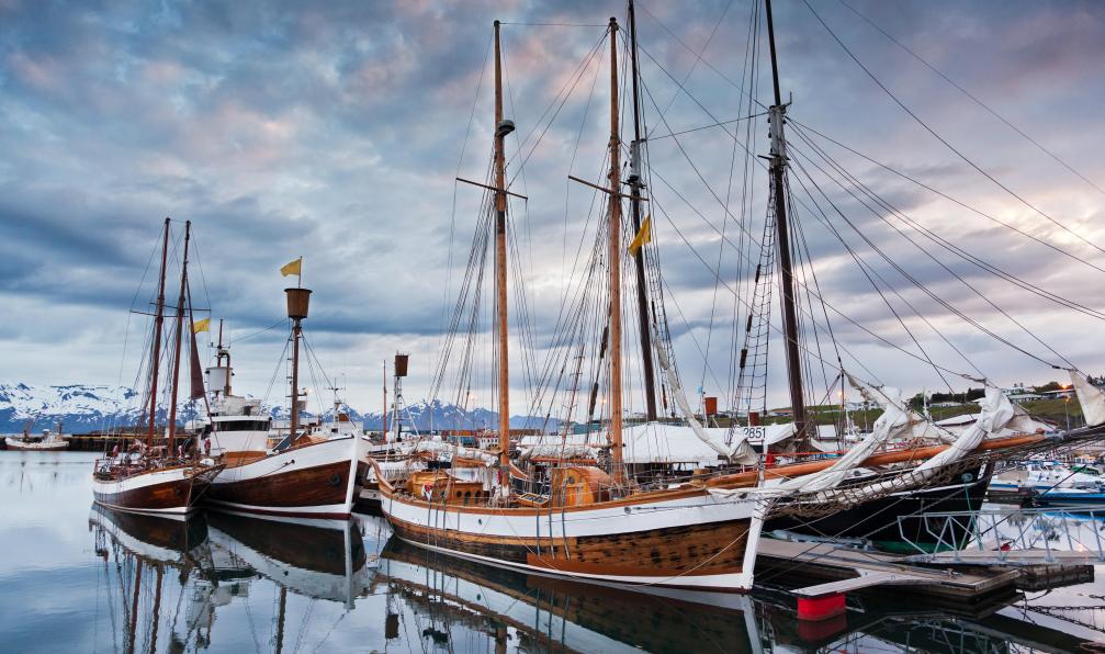 rcaucino - Adobe stock - Bateaux en bois dans le port d'Húsavík, Islande - Exploration intégrale des hautes terres d'Islande - 10