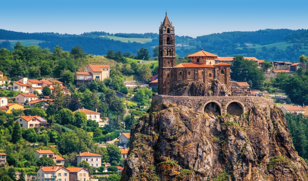 Xantana -  Istock -  Saint Michel dAiguilhe chapelle à Le Puy en Velay; France - Compostelle en famille - 5