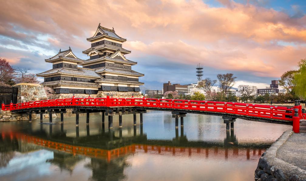 Biondo3RD  -  Shutterstock -  Château de Matsumoto, monument historique; Japon - De l'île de Kyushu au sanctuaire de Nikko - 3