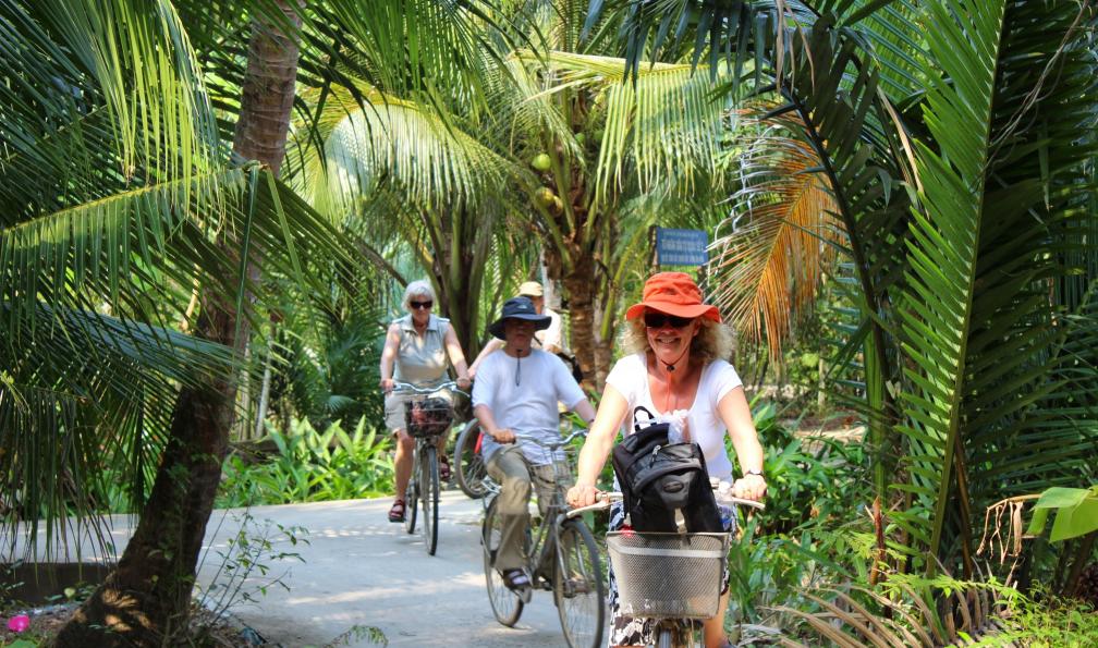 Femme à vélo, delta du Mékong,Viêtnam. - Balade vietnamienne du nord au sud - 9