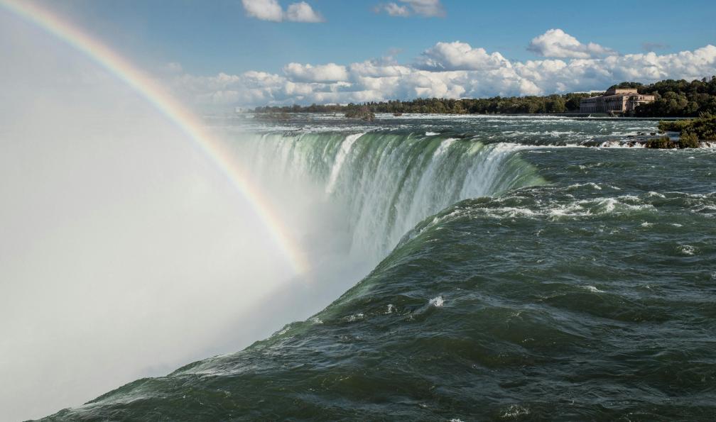 Tobias - Unsplash - Vue sur les magistrales chutes du Niagara au Canada. - Des chutes du Niagara au Quebec - 4