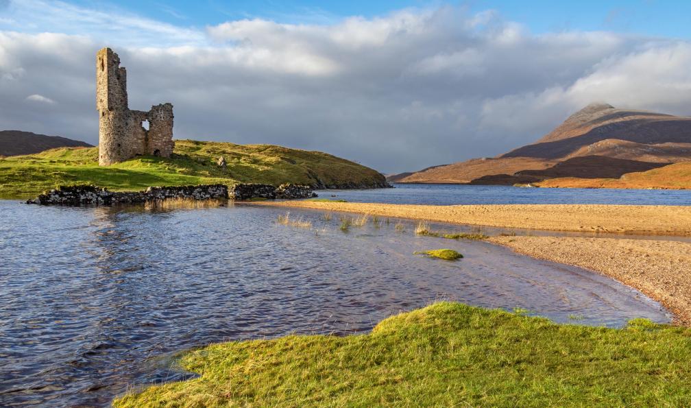 mrallen - Adobe stock - La château dArdvreck et le loch Assynt, Ecosse - Road trip dans les Highlands et sur la NC500 - 7