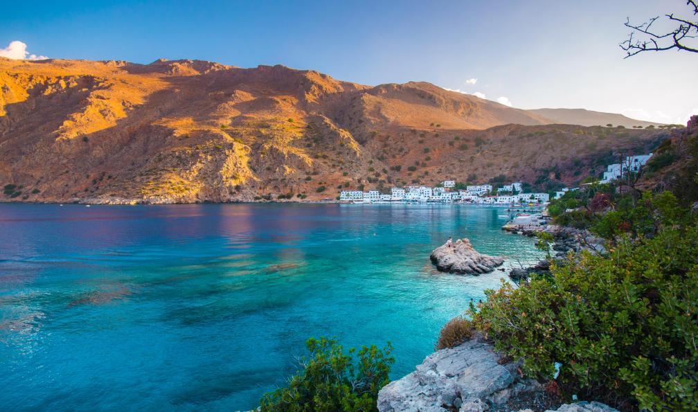 Gatsi -  Istock -  Village grec de Loutro, Crète;Grèce - Grande Bleue et montagnes Blanches - 5