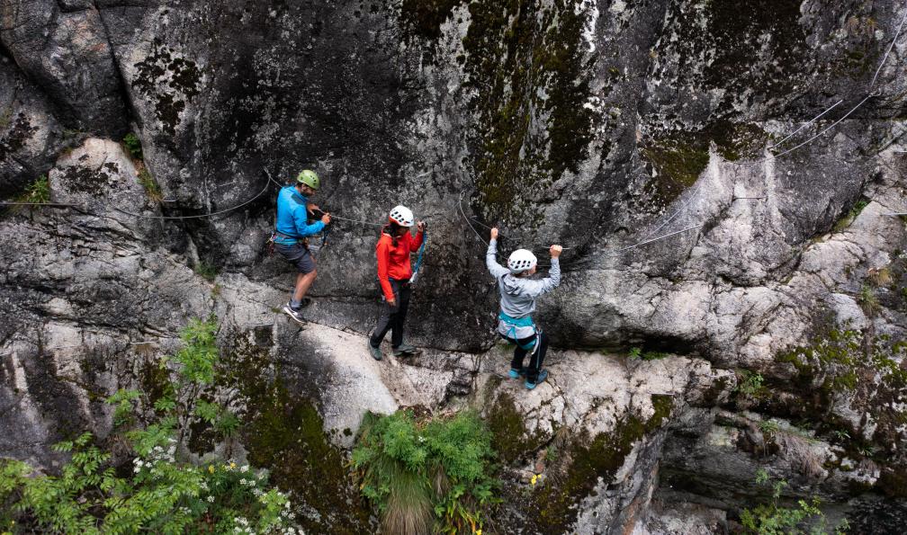 Crétois - Chloé - Via ferrata à Ailefroide  - Micro aventure dans les Ecrins - 8