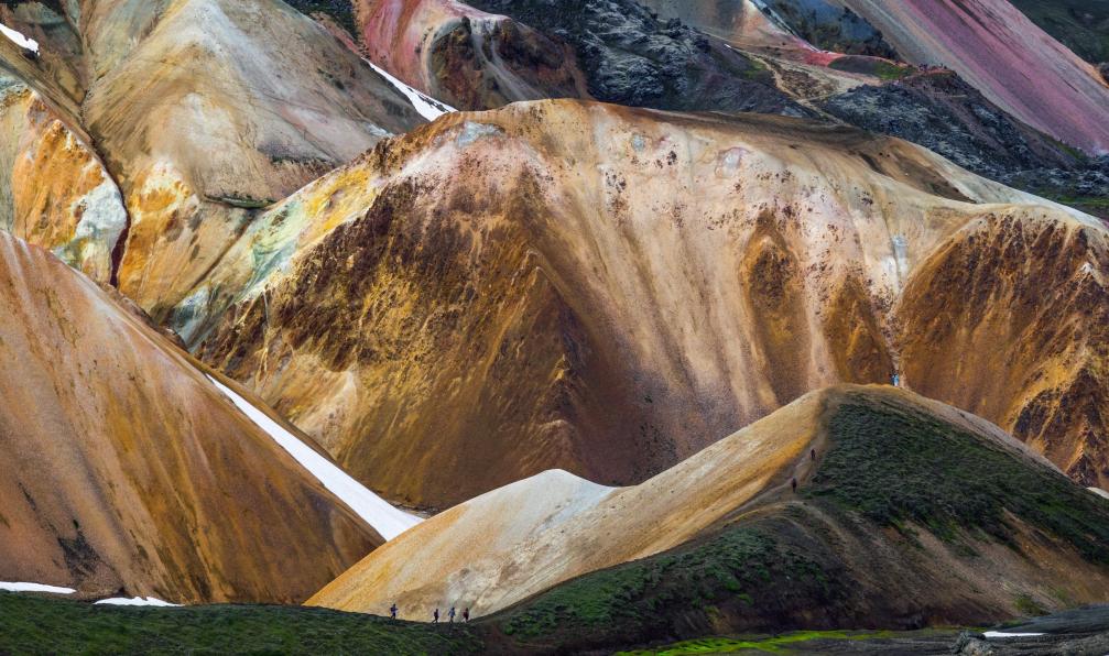 Swen_Stroop -  istock -  Randonneurs dans le Landmannalaugar, Islande - Le trek de Landmannalaugar en liberté - 3