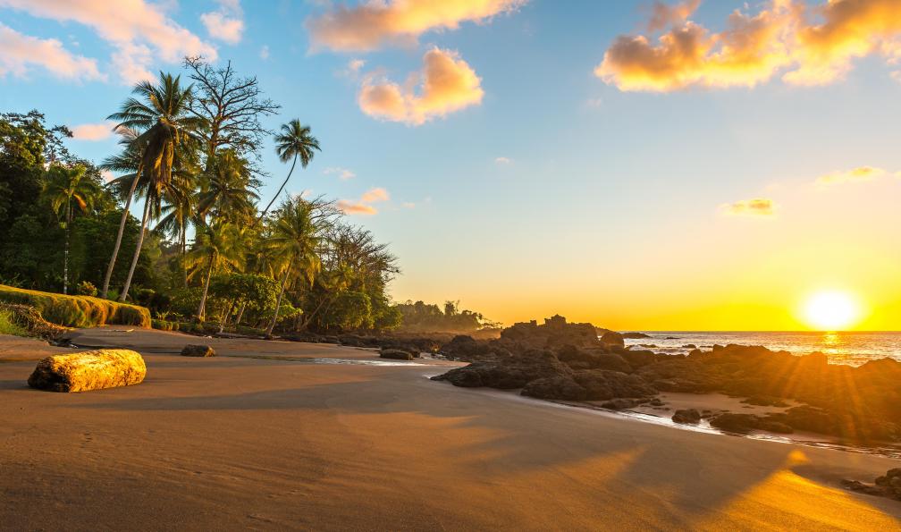 SL-Photography - Adobe stock - Coucher de soleil le long de la côte Pacifique dans le Parc National Corcovado, dans la péninsule d'Osa, Costa Rica - Aventure tropicale - 8