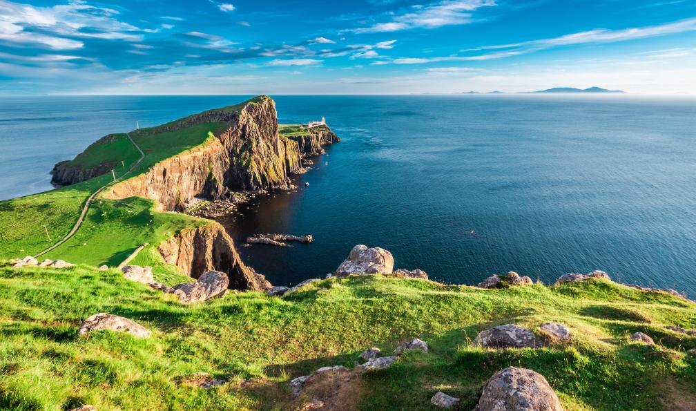 shaiith - Adobe stock - Crépuscule au phare de Neist Point sur l'île de Skye, en Écosse, Royaume-Uni - Les routes enchantées d'Ecosse - 9