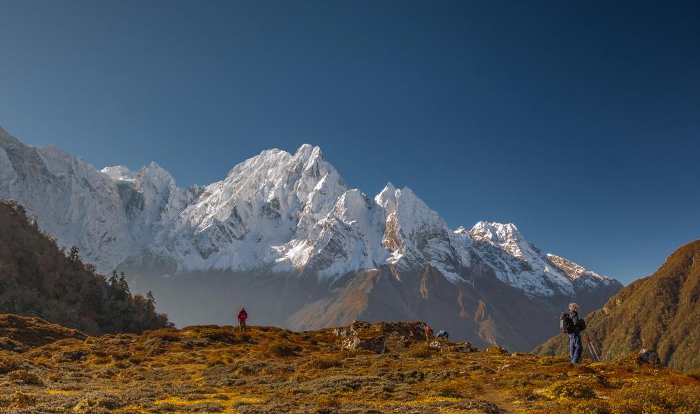 MoLarjung  -  Shutterstock -  Vue sur Pungi peak, près du village de Larkya;Népal - Tour du Manaslu et vallée de Tsum - 10