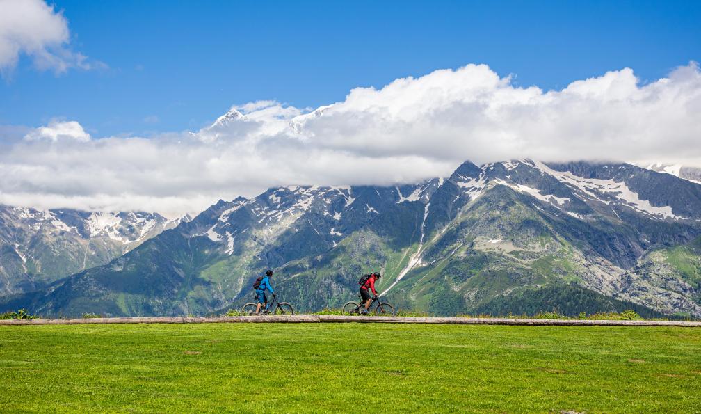 Grez - Nacho - Du lac d'Annecy à Chamonix à vélo, Alpes, France
 - Entre Beaufortain et Mont-Blanc en VTT électrique - 2