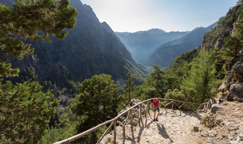 Saro17 -  Istock -  Escalier dans les gorges de Samaria, Crète - Grande Bleue et montagnes Blanches - 2