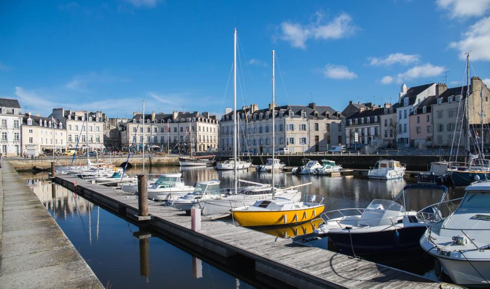 Gueret - Pascale - Adobe Stock - Le port de la ville de Vannes, Bretagne - Le tour du Golfe du Morbihan - 6
