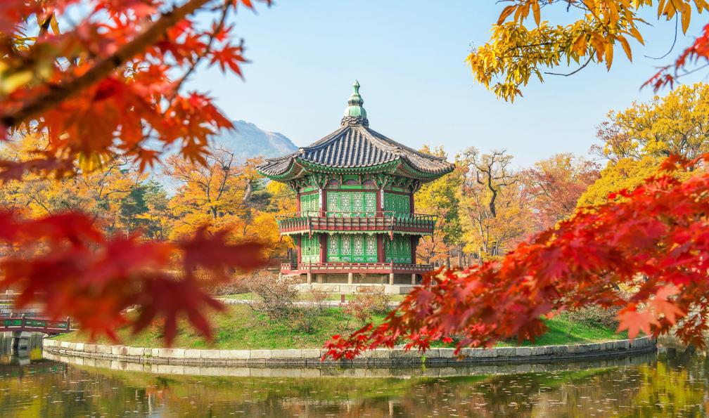 Pixabay - Pavillon au milieu de l'eau dans le Palais de Gyeongbokgung, dans les feuilles d'automne, Corée du Sud - Corée aux mille facettes - 4
