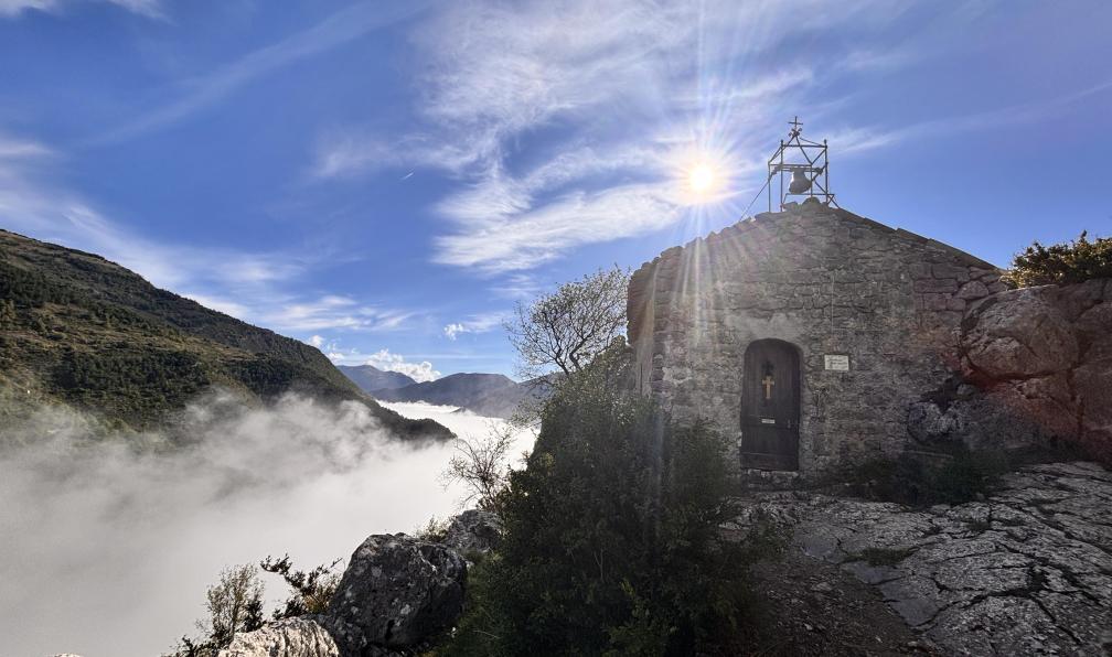 Ravaine - Caroline - Chapelle Saint Jean au dessus de la mer de nuages, Verdon, France - Les Gorges du Verdon sur mesure  - 10