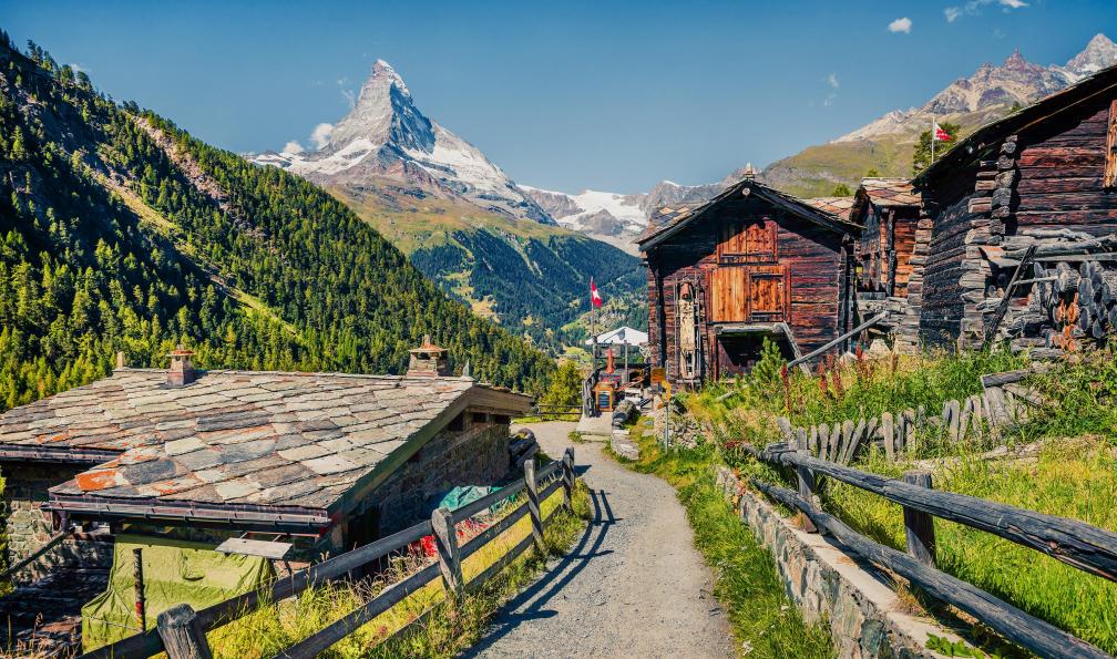 Andrew Mayovskyy  -  shutterstock -  Zermatt et le Cervin en arrière plan, Suisse - L'essentiel de Chamonix - Zermatt en 7 jours - 4