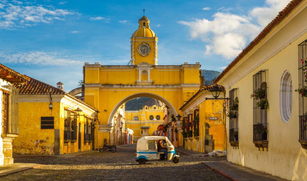 THEPALMER -  istock -  Centre ville d'Antigua, Guatemala - Guate...Maya ! - 1