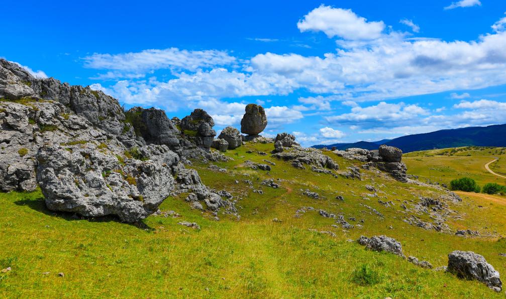 M.studio - Adobe Stock - Rochers et plaine du Chaos de Nimes le Vieux, Lozère, France - Rando-Canoë dans les gorges du Tarn - 6