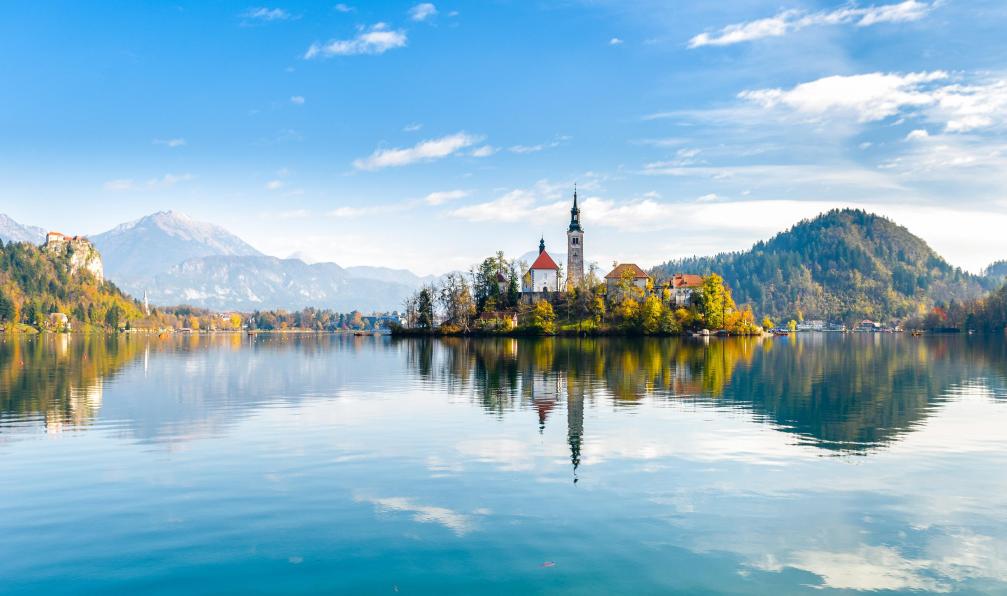 jure - stock.adobe.com - Le lac Bled, magnifique lac de montagne avec petite église de pèlerinage, Slovénie - Les joyaux des montagnes Slovènes à vélo - 6