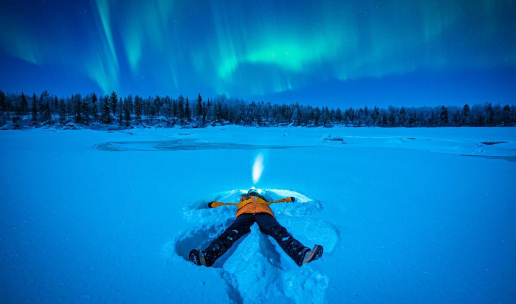 Harrivina -  Personne dans la neige sous les aurores boréales, Finlande - Multi-activités nordiques - 5