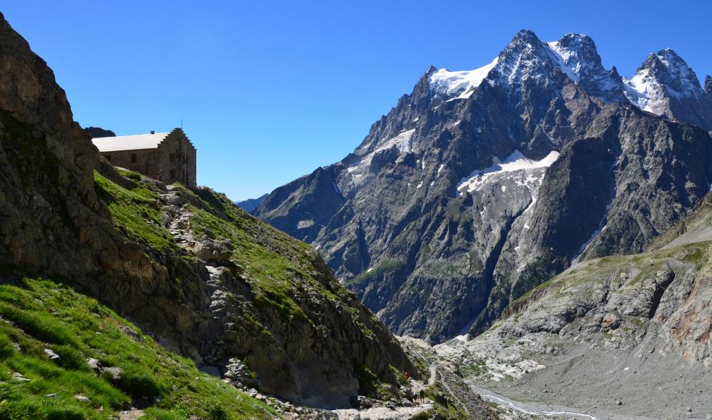 Mazet -  Philippe -  Refuge du glacier Blanc et le Pelvoux en face;France - Micro aventure dans les Ecrins - 2