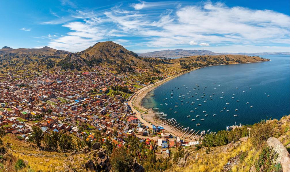 SL-Photographie - Adobe stock - Paysage urbain panoramique de la ville de Copacabana et du lac Titicaca, Bolivie - Les trésors de l'Altiplano - 3