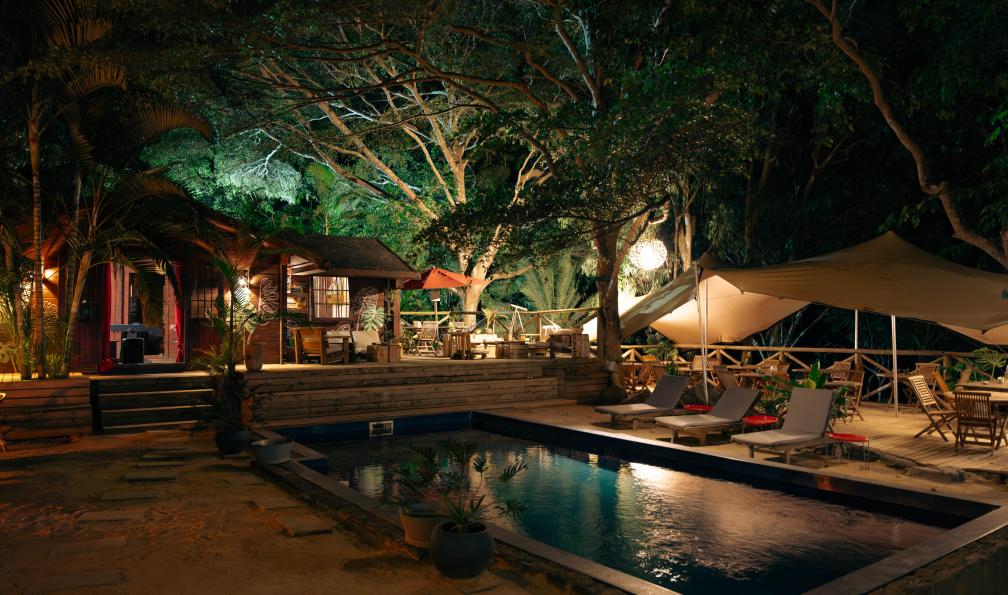 Otentic - Vue sur la piscine et les lodges de nuit, Île Maurice - Immersion mauricienne en lodge - 2