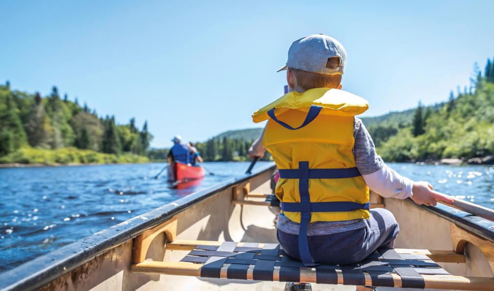 Onfokus -  istock -  Canoé en famille, Québec, Canada - Petits aventuriers en roadtrip au Québec - 6
