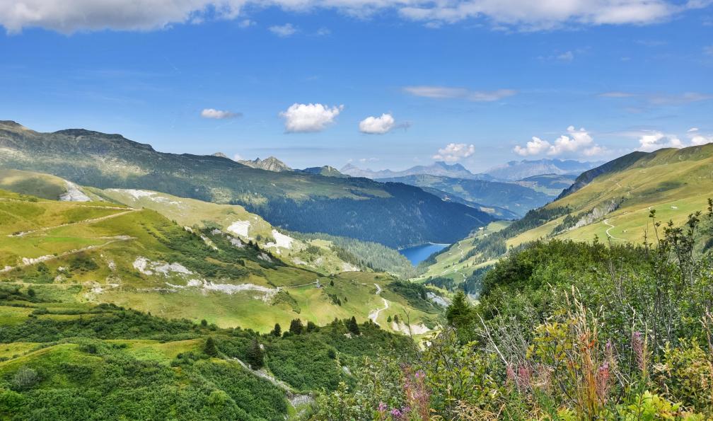 Elena  -  Dijour -  Shutterstock -  Vue sur le lac de Saint-Guerin;France - Le tour du Beaufortain - 9