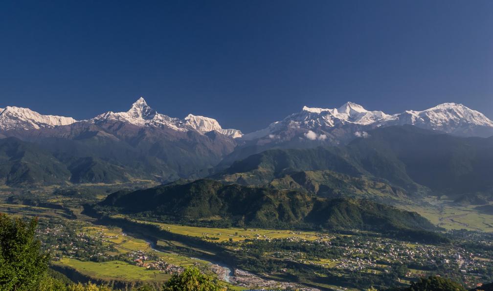 MoLarjung  -  Shutterstock -  Vue sur les Annapurna 1,2,3,4, Hiunculli, Machapuchare, Lamjung Himal et le village de Sarangkot depuis le col de Kuchumro;Népal - Immersion au Népal sur mesure - 1