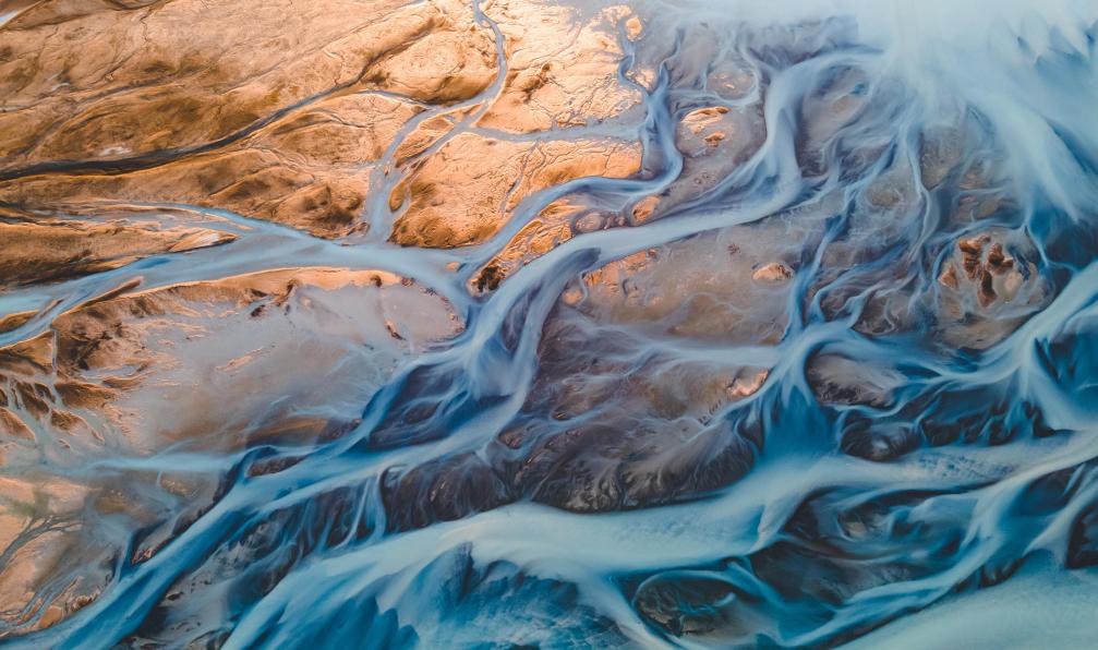 Marek - Adobe stock - Une rivière glaciaire vue d'en haut, Islande - Trek volcanique du Fjallabak - 8