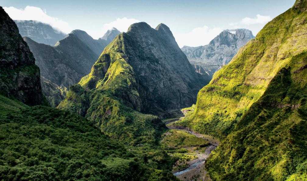 Briatte -  Tiphaine -  Cirque de Mafate et ses sommets verdoyants, La Réunion, France - De Mafate au Piton des Neiges - 2