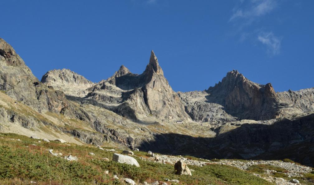 tombombadil42 - Adobe stock - L'aiguille Dibona, Parc des Écrins, Alpes, France - Devenir premier de cordée avec Paul Bonhomme - 8