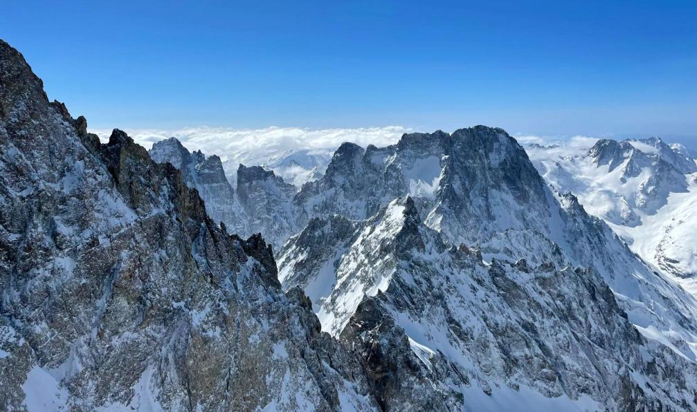 Hauer - Florian - Panorama de sommets des Ecrins, Alpes, France - La haute route des Ecrins à ski - 3